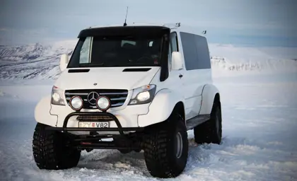 5D540adb1624d11901accd01 Golden Circle On The Rocks Supertruck