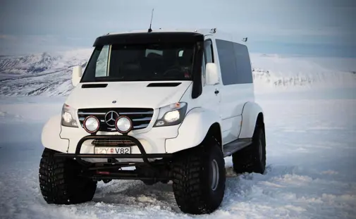 5D540adb1624d11901accd01 Golden Circle On The Rocks Supertruck